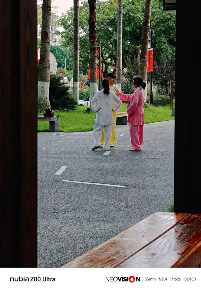 ”!努比亚 Z80 Ultra深度体验CQ9电子网站一台不妥协的“街拍游戏机(图1) ”!努比亚 Z80 Ultra深度体验CQ9电子网站一台不妥协的“街拍游戏机(图1)