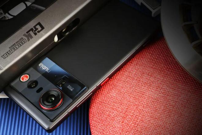 ”!努比亚 Z80 Ultra深度体验CQ9电子网站一台不妥协的“街拍游戏机(图7) ”!努比亚 Z80 Ultra深度体验CQ9电子网站一台不妥协的“街拍游戏机(图7)